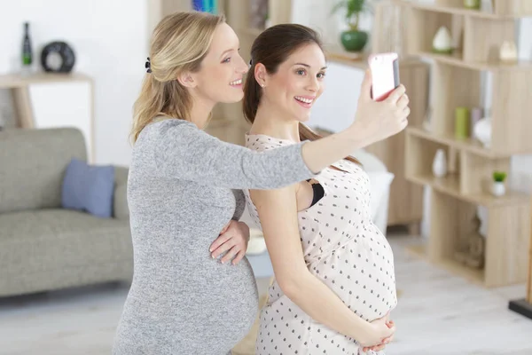 Glückliche Schwangere Beim Selfie — Stockfoto