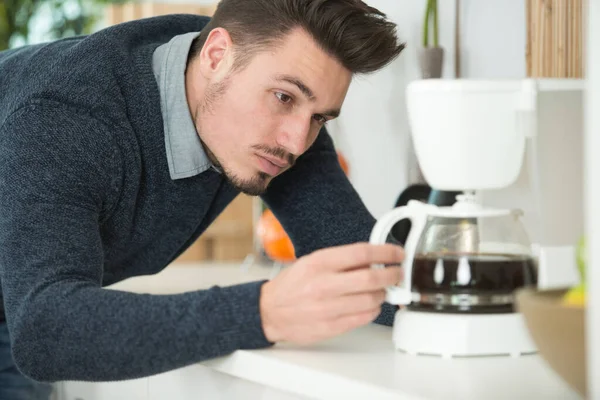 worker waiting for coffee to finish