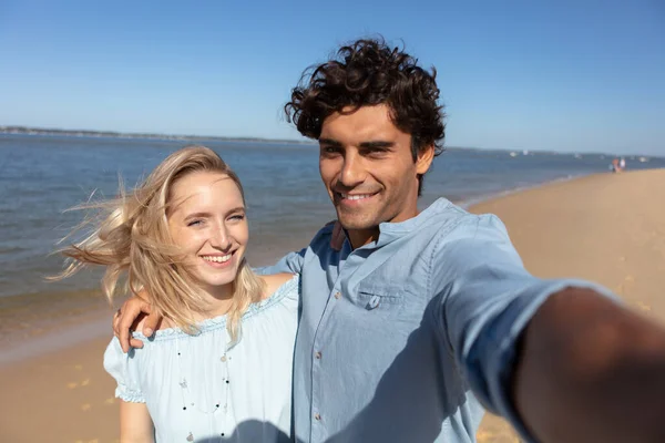 Spiaggia Coppia Piedi Viaggio Romantico Luna Miele Vacanza — Foto Stock