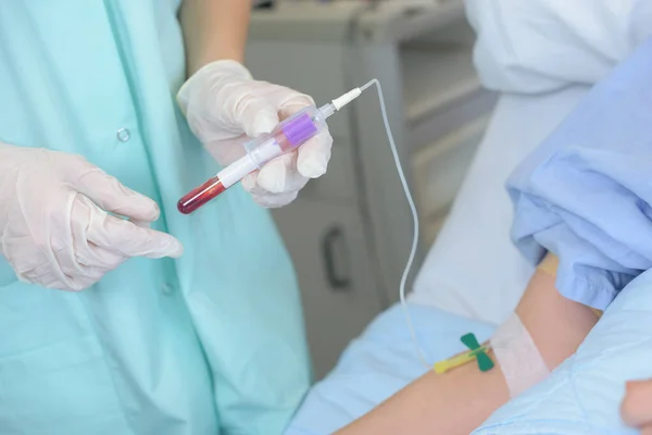 Una Enfermera Recogiendo Una Muestra Sangre —  Fotos de Stock