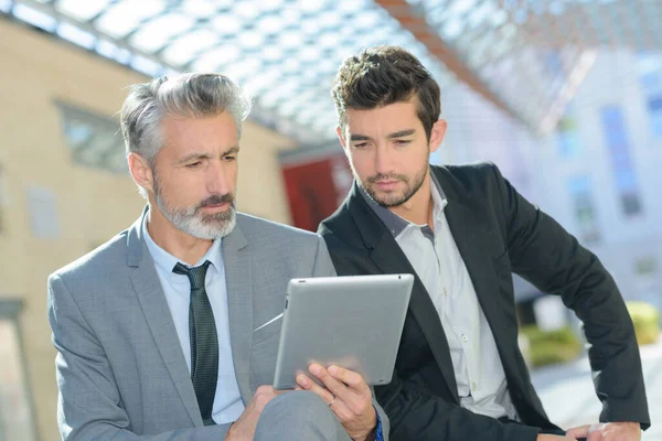 Smiling Mature Businessman Younger One — Stock Photo, Image