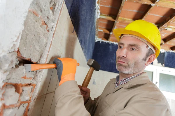 Construtores Usando Martelo Para Remover Paredes Gesso — Fotografia de Stock