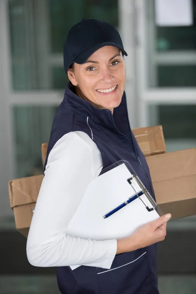 Happy Delivery Woman Clipboard — Stock Photo, Image