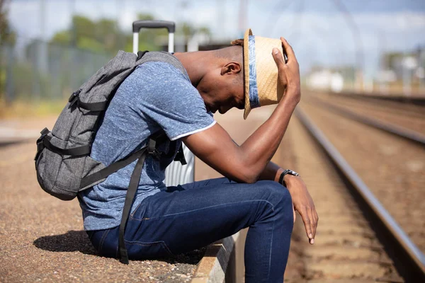 Joven Triste Estación Tren —  Fotos de Stock