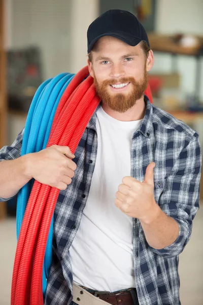 Man Med Rör Byggarbetsplatsen — Stockfoto