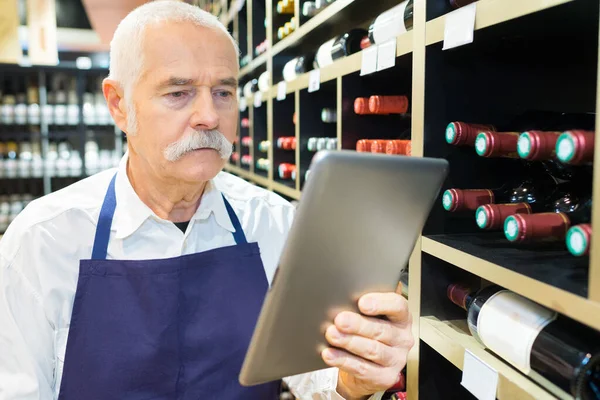 Wine Vendor Receiving Order Internet — ストック写真