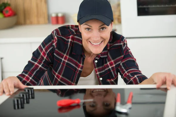 Happy Woman Repairing Kitchen Workshop — ストック写真