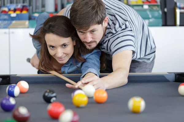 Woman Receiving Advice Shooting Pool Ball While Playing Billiards — Stock Photo, Image