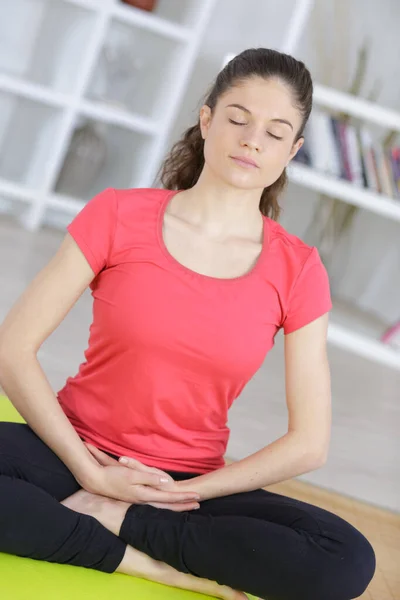 Young Lady Meditating Home — Stock Photo, Image