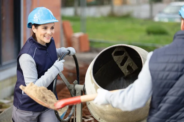 Trabajadores Trabajadoras Que Trabajan Con Pala Para Cemento Concreto — Foto de Stock