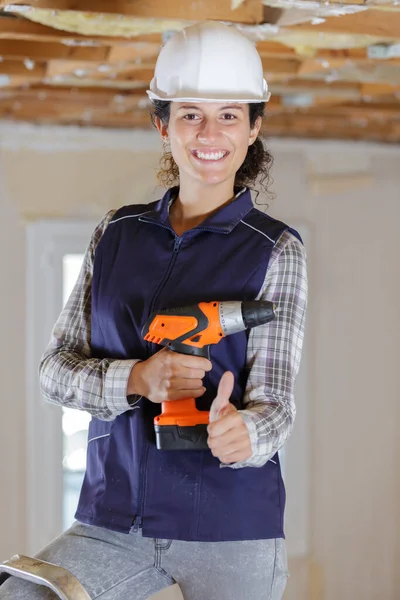 Mujer Taller Con Máquina Perforadora —  Fotos de Stock