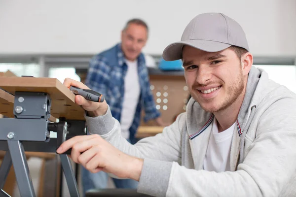 Glad Snickare Man Arbete Snickeriet — Stockfoto