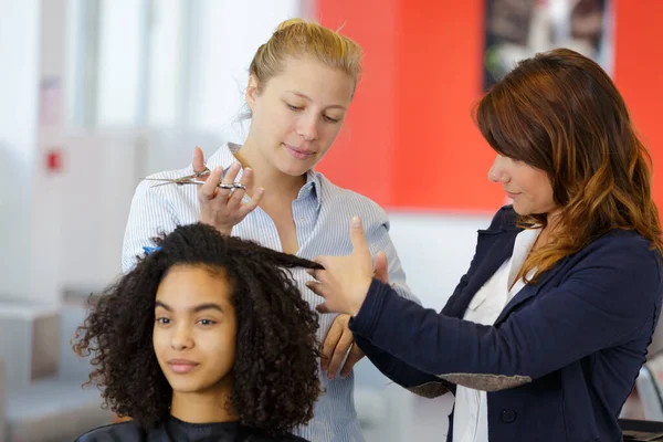 Portrait Hairdresser Training — Stock Photo, Image