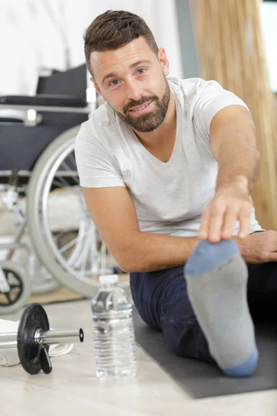 Uomo Disabile Che Riprende Dall Infortunio Casa — Foto Stock