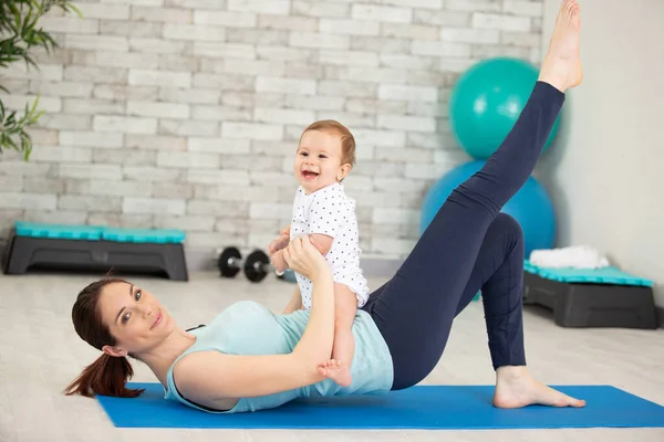 Young Mother Workouts Her Baby Home — Stock Photo, Image