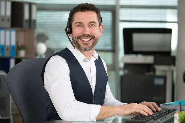 Smiling Customer Support Operator Hands Free Headset — Stock Photo, Image
