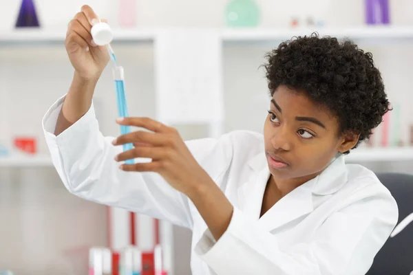 Woman Scientist Adding Liquid Test Tube — Stock Photo, Image