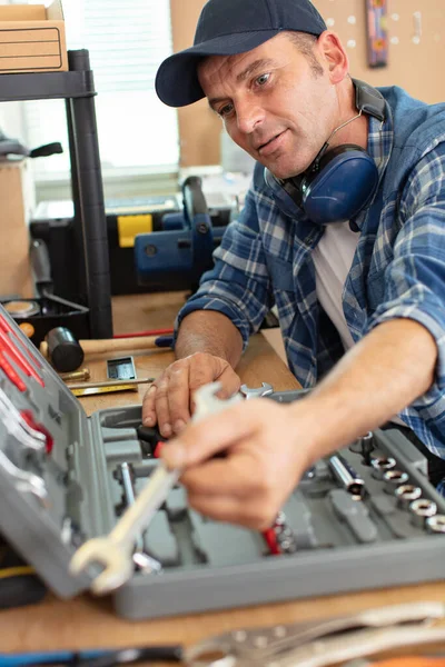 Carpenter Man Choosing Tool Out Toolbox — Stock Photo, Image