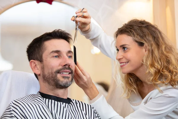 Hairstylist Smiling While Cutting Hair Handsome Client — Stock Photo, Image