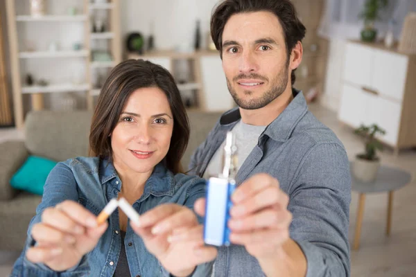 Couple Wants Stop Smoking — Stock Photo, Image