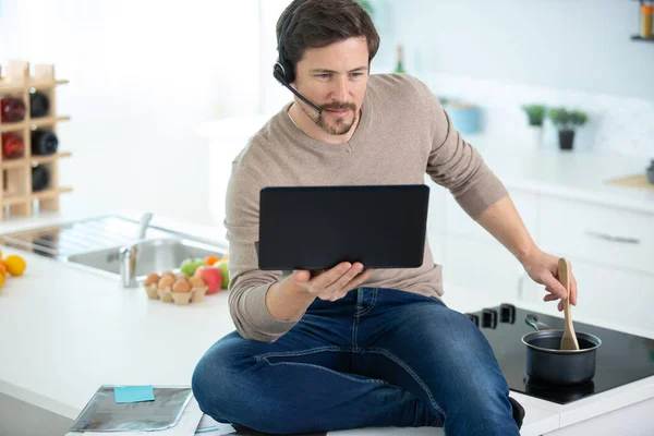 Man Cooking While Working Laptop Wearing Headset — Stock Photo, Image