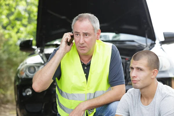 Dad Young Man Broke Car — Fotografia de Stock