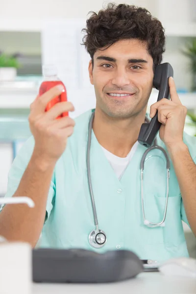 Medical Doctor Talking Phone His Workplace — Zdjęcie stockowe