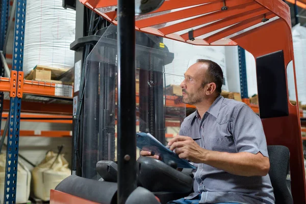 Factory Worker Clipboard Forklift — Stock Photo, Image