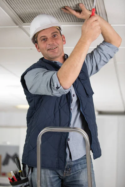Construction Worker Repairing Ceiling Air Duct — Zdjęcie stockowe