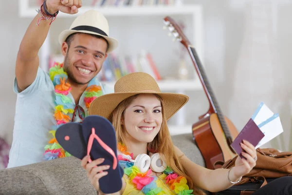 Young Couple Cute Teenagers Ready Holidays — Fotografia de Stock