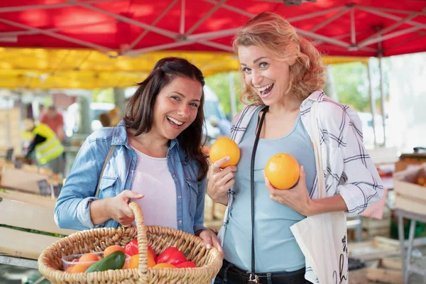 Fun Women Choosing Fruit Outdoors Bio Market — 스톡 사진