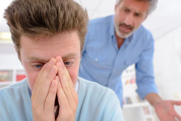 Father Reprimanding Tearful Adolescent Son — Stockfoto