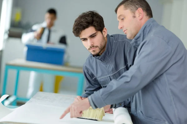 Lärling Förklaring Och Man — Stockfoto