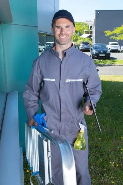 Happy Worker Cleaning Windows — Stock Fotó