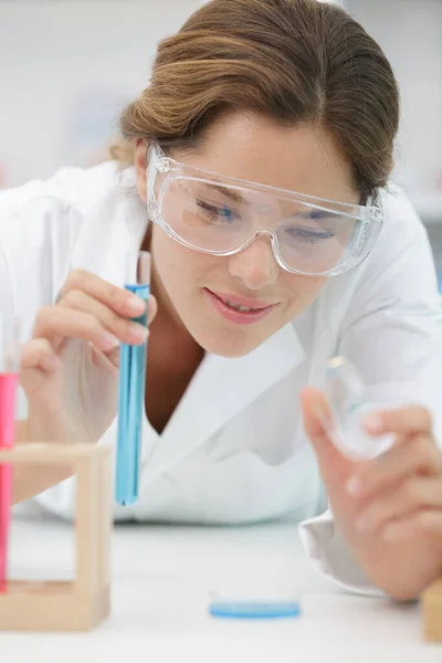 Chemist Looks Blue Liquid Test Tube — Stockfoto