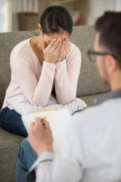 Emotional Woman Talking Her Psycholoist —  Fotos de Stock