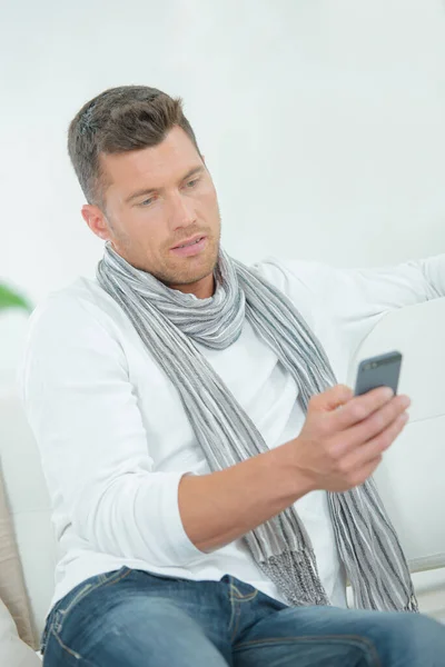 Man Sending Text Message Home — Stock Photo, Image