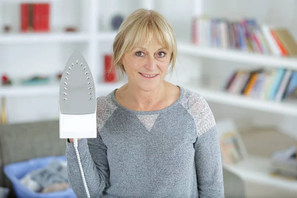 Mature Woman Help Ironing — Stok fotoğraf