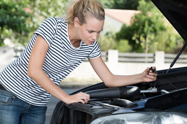 Woman Checking Problems Car — Stockfoto