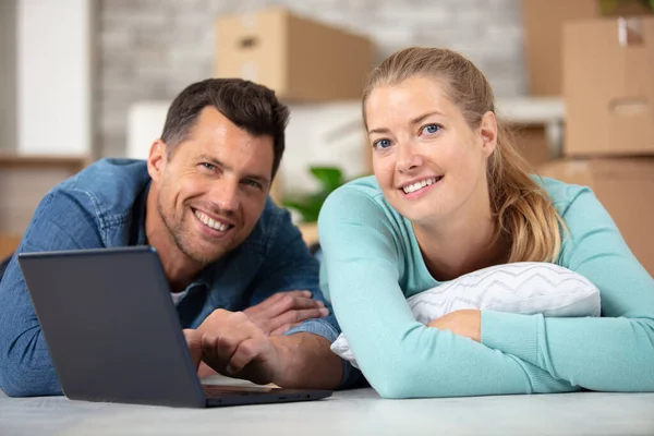 Couple Lying Floor New Apartment — Stok fotoğraf