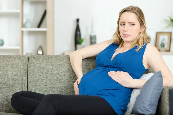 Mulher Grávida Sentindo Dor Desconforto — Fotografia de Stock