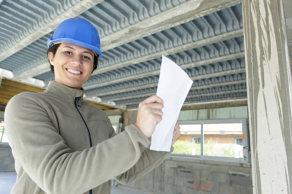 Mulher Construtor Tomar Notas Local Construção — Fotografia de Stock