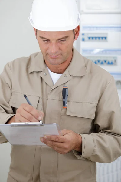 Retrato Del Electricista Pie Junto Fusible — Foto de Stock