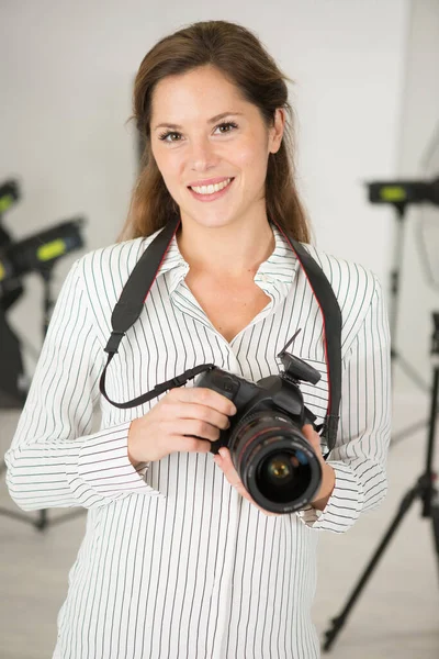 Portrait Une Photographe Dans Studio — Photo