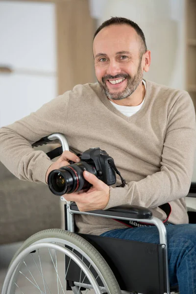 Man Rullstol Med Kamera — Stockfoto