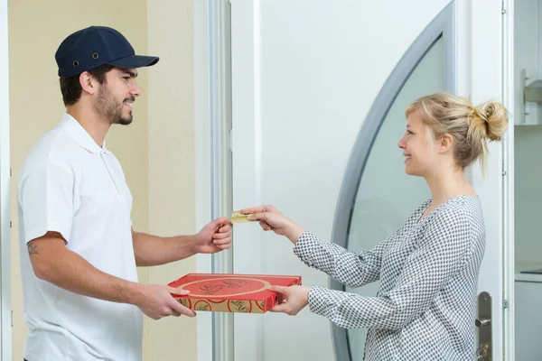 Pizza Leverans Man Och Kvinna — Stockfoto