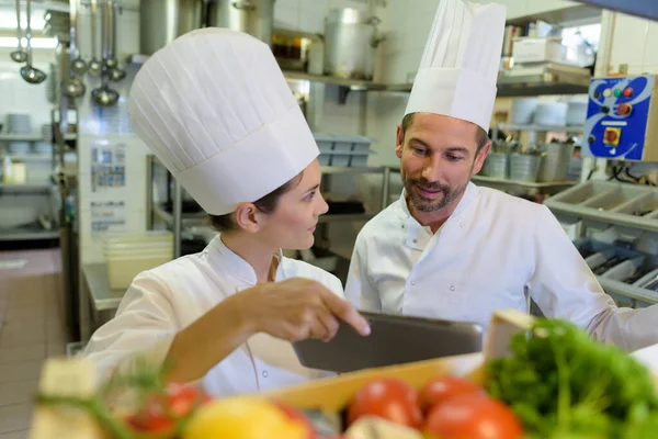 Chefs Ocupados Trabajo Cocina Del Restaurante — Foto de Stock