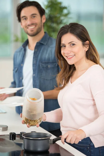 Coppia Cucina Insieme Cucina Casa — Foto Stock