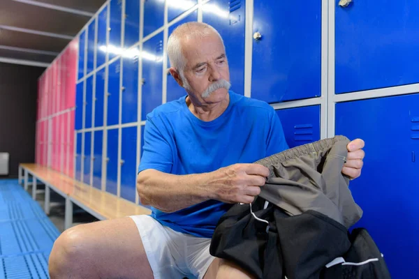 Senior Man Gym Omklädningsrum — Stockfoto