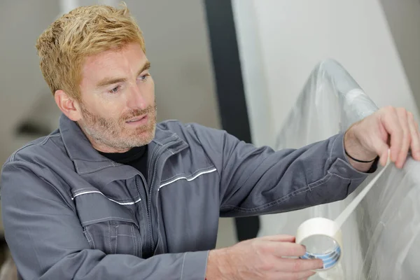 Hombre Durante Renovación Del Apartamento — Foto de Stock